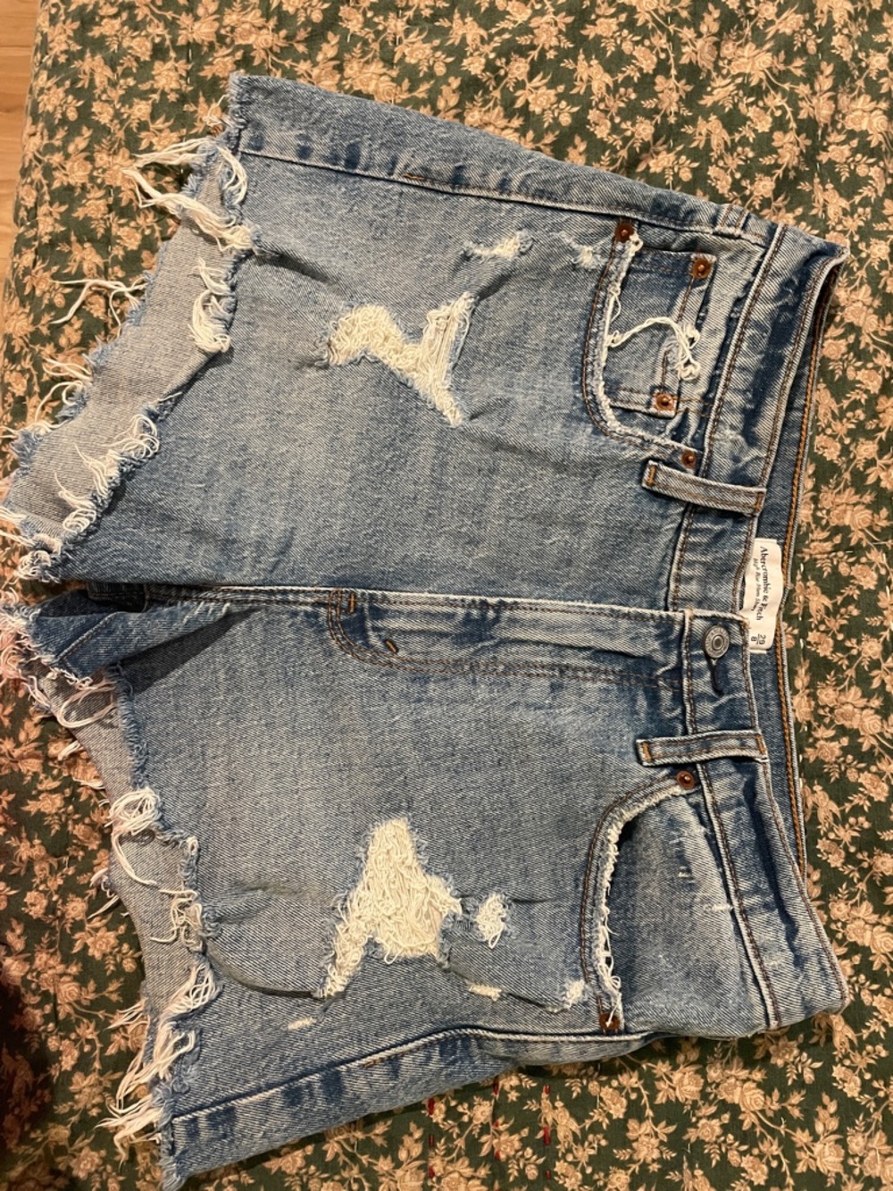 Abercrombie Distressed denim Shorts-
Read sizing info